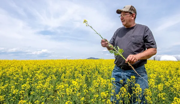 Trump ratchets up farm assistance as trade war broadens