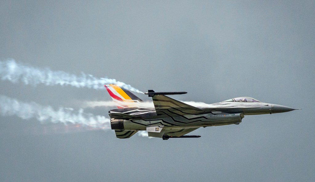 F-16 pilot left dangling from power line after he ejects