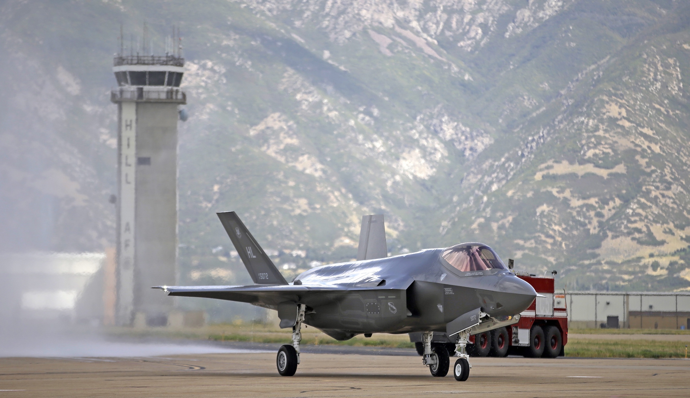 Lockheed Martin cuts F-35 price in latest contract with Pentagon