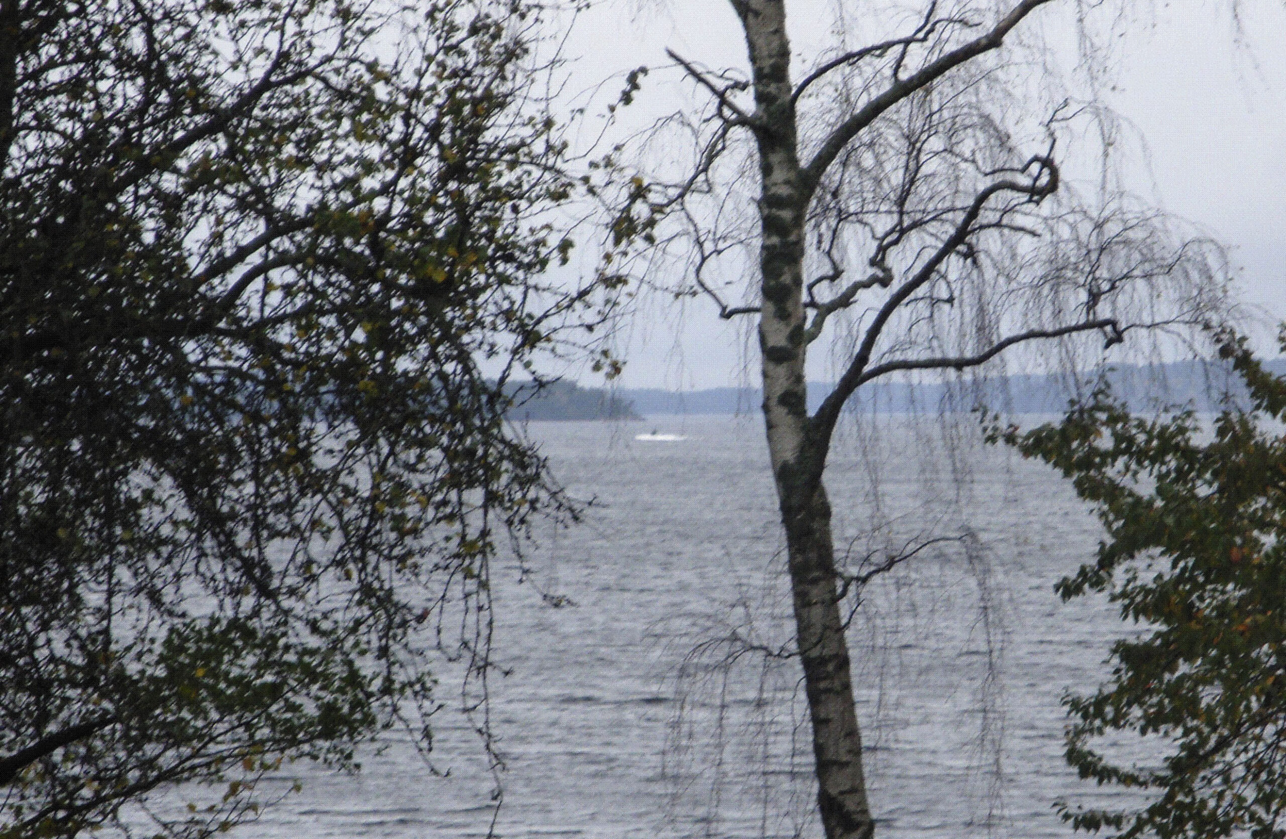 Submarine hunt sends Cold War chill across Baltic
