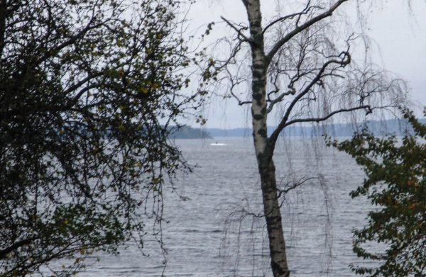 Submarine hunt sends Cold War chill across Baltic