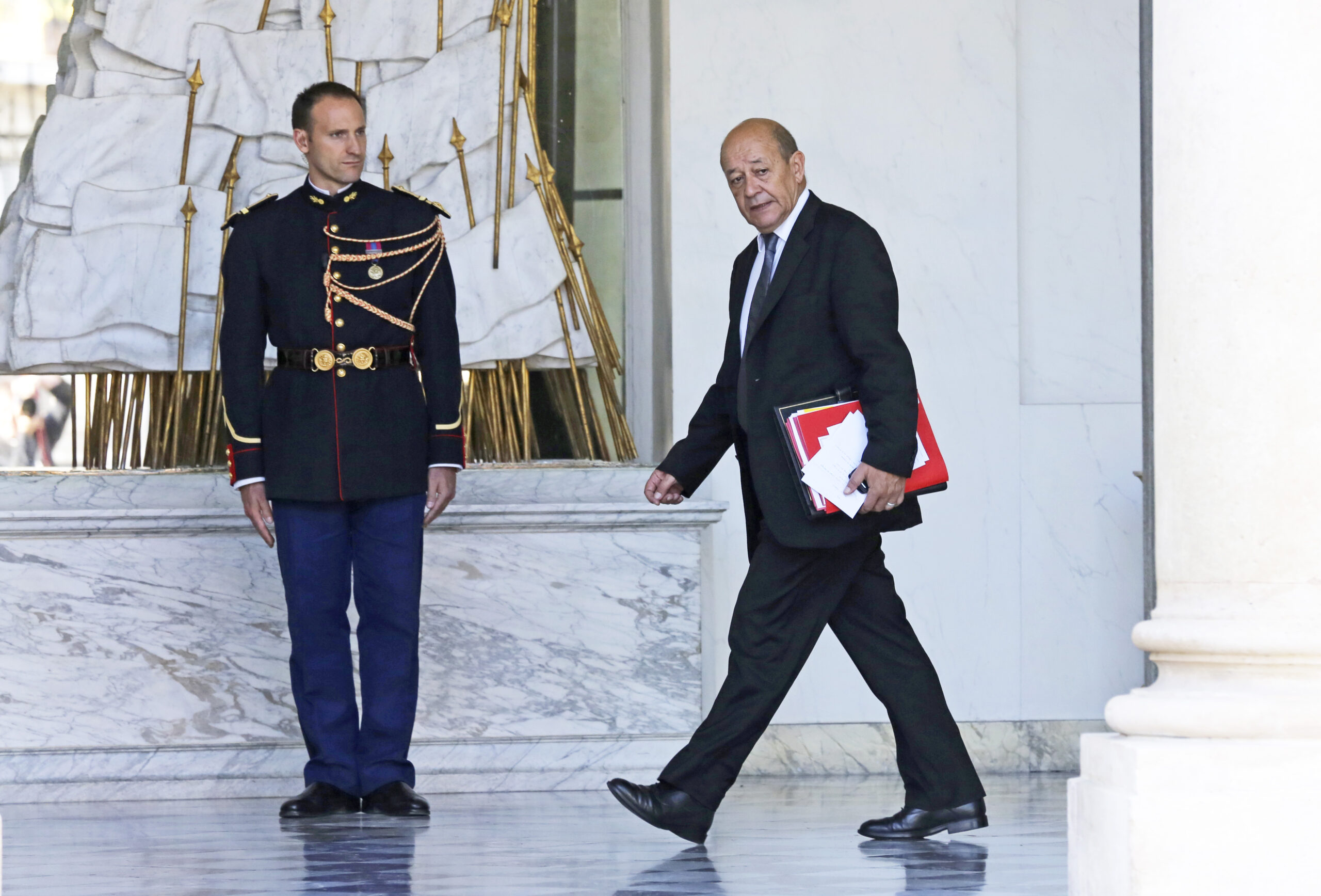 France ups military deployment against IS group