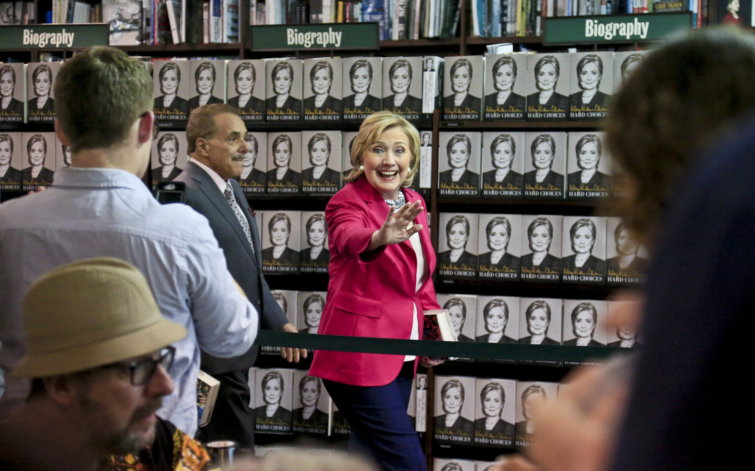 Clinton comes out against US embargo of Cuba in book