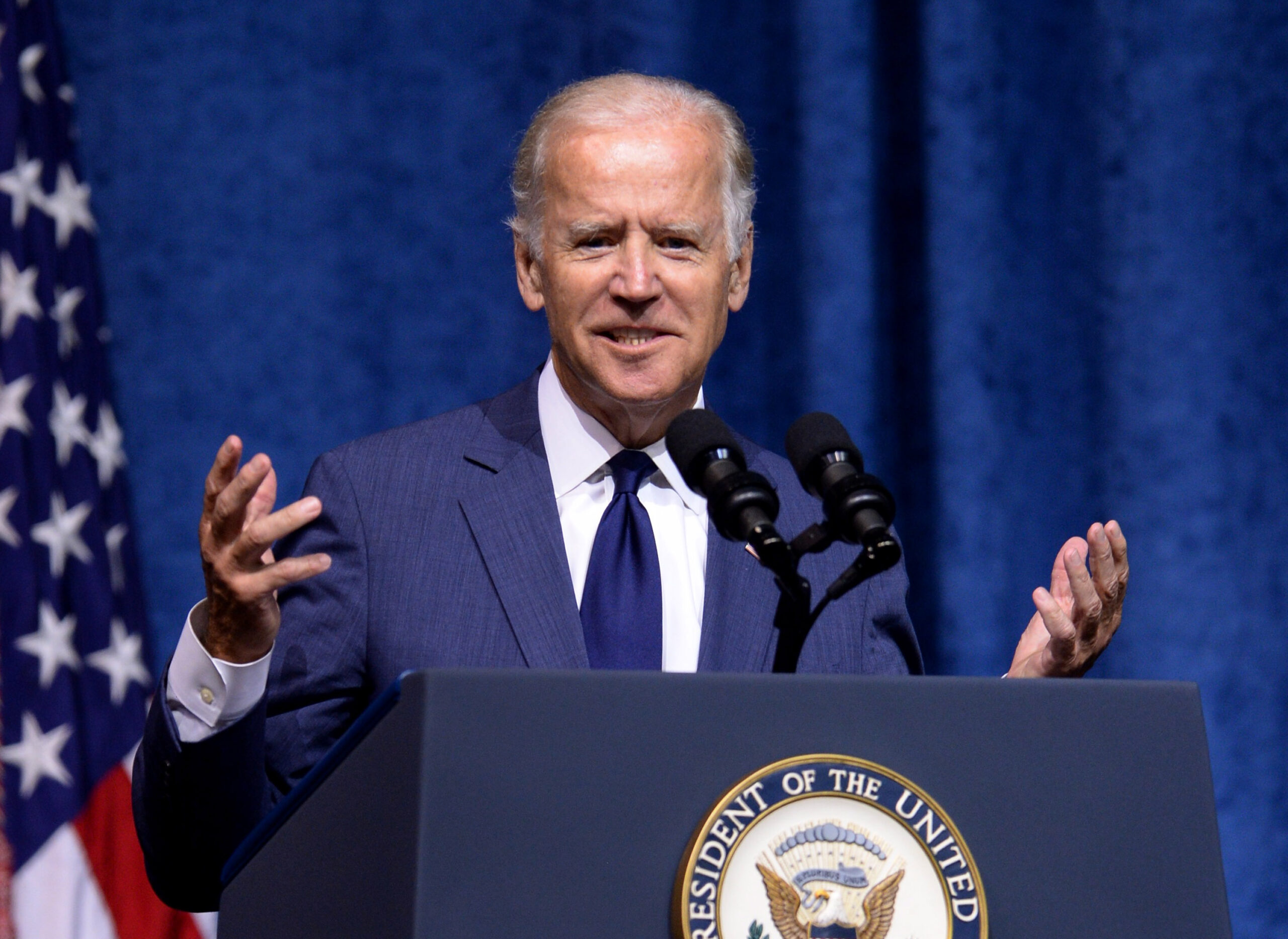 Biden holds private meeting with top labor leader