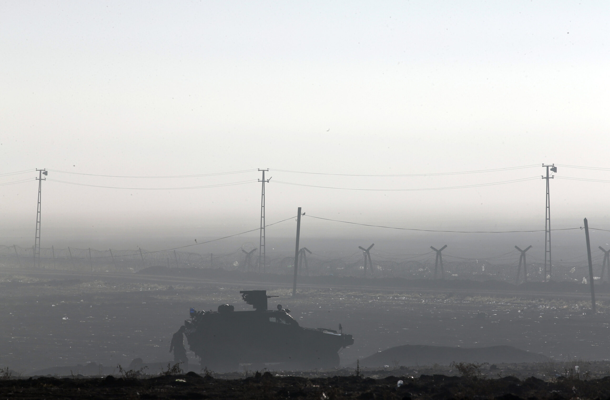 US-led strike kills 8 in IS-held Syria town