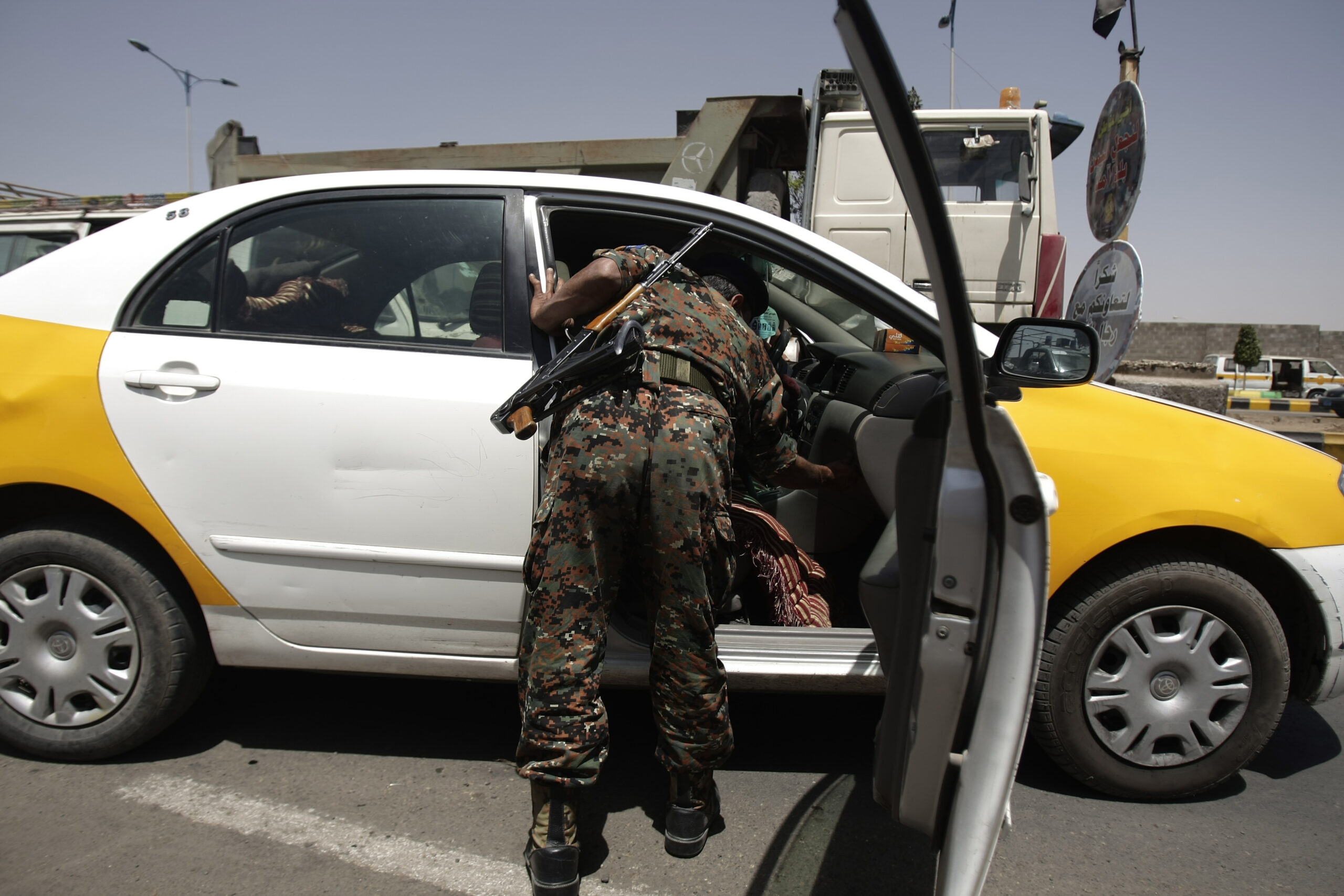 Yemen parties debate new political system