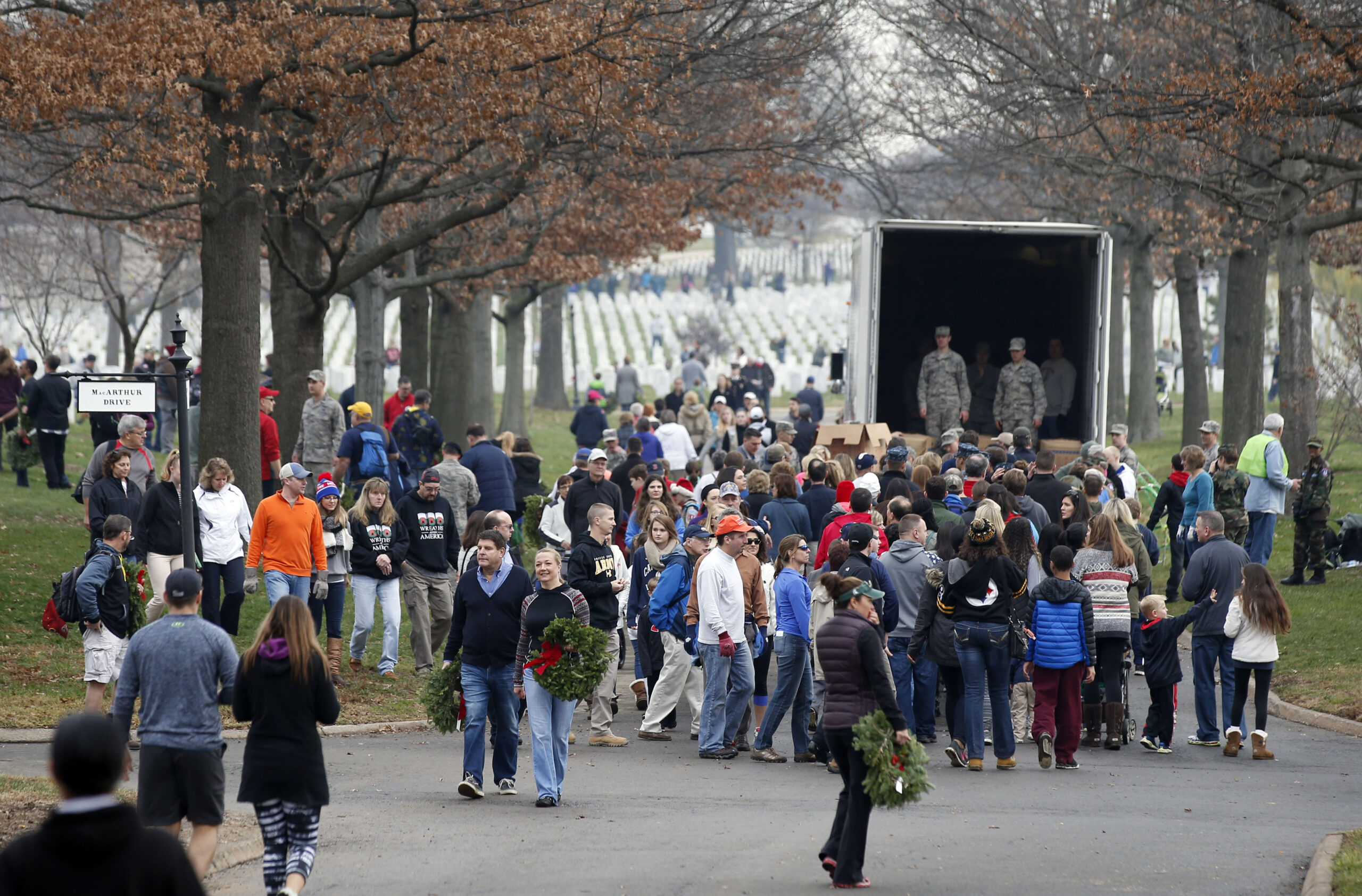 How 70,000 Arlington Cemetery volunteers touched a mother who lost her son in Iraq