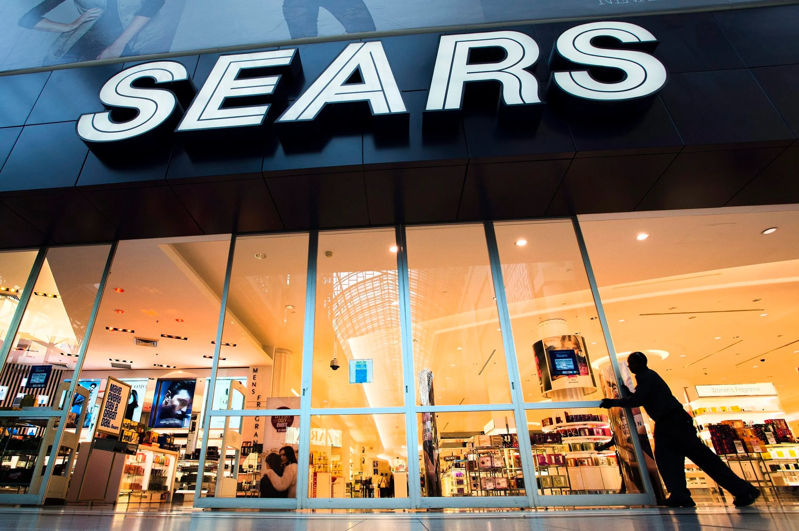 Sears to raise cash through Canadian ops sale