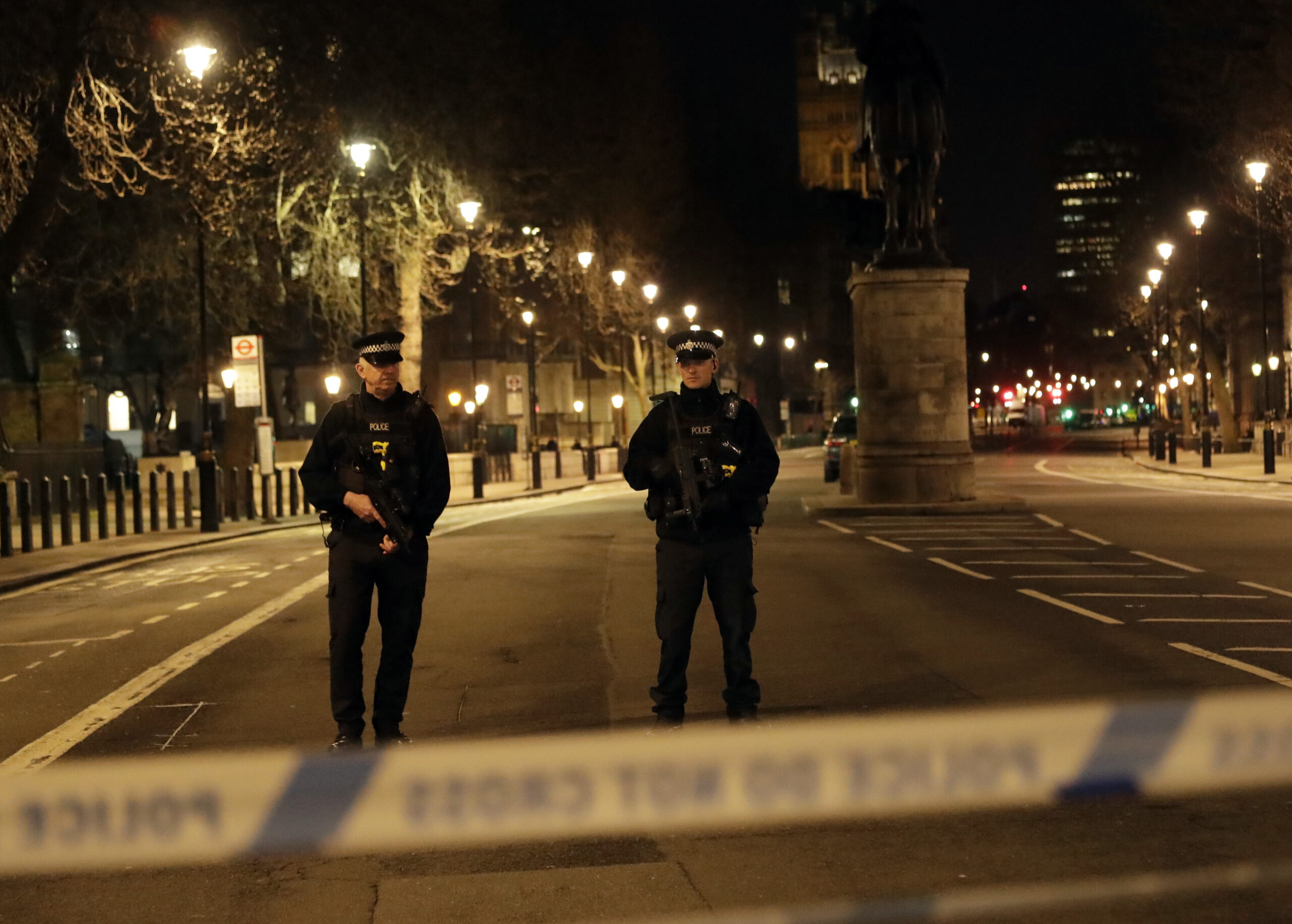 Police: 5 people, including attacker, dead in London terror attack