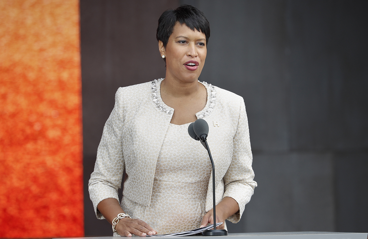 DC mayor signs assisted suicide bill