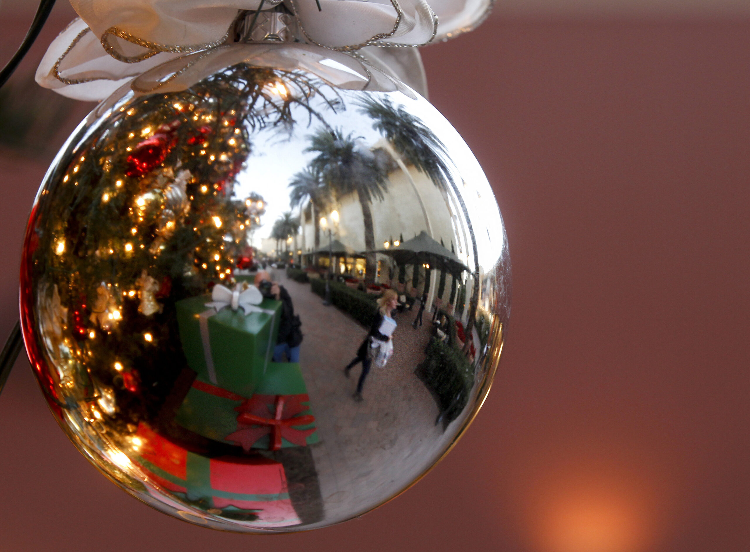 Shoppers disappoint retailers this holiday season