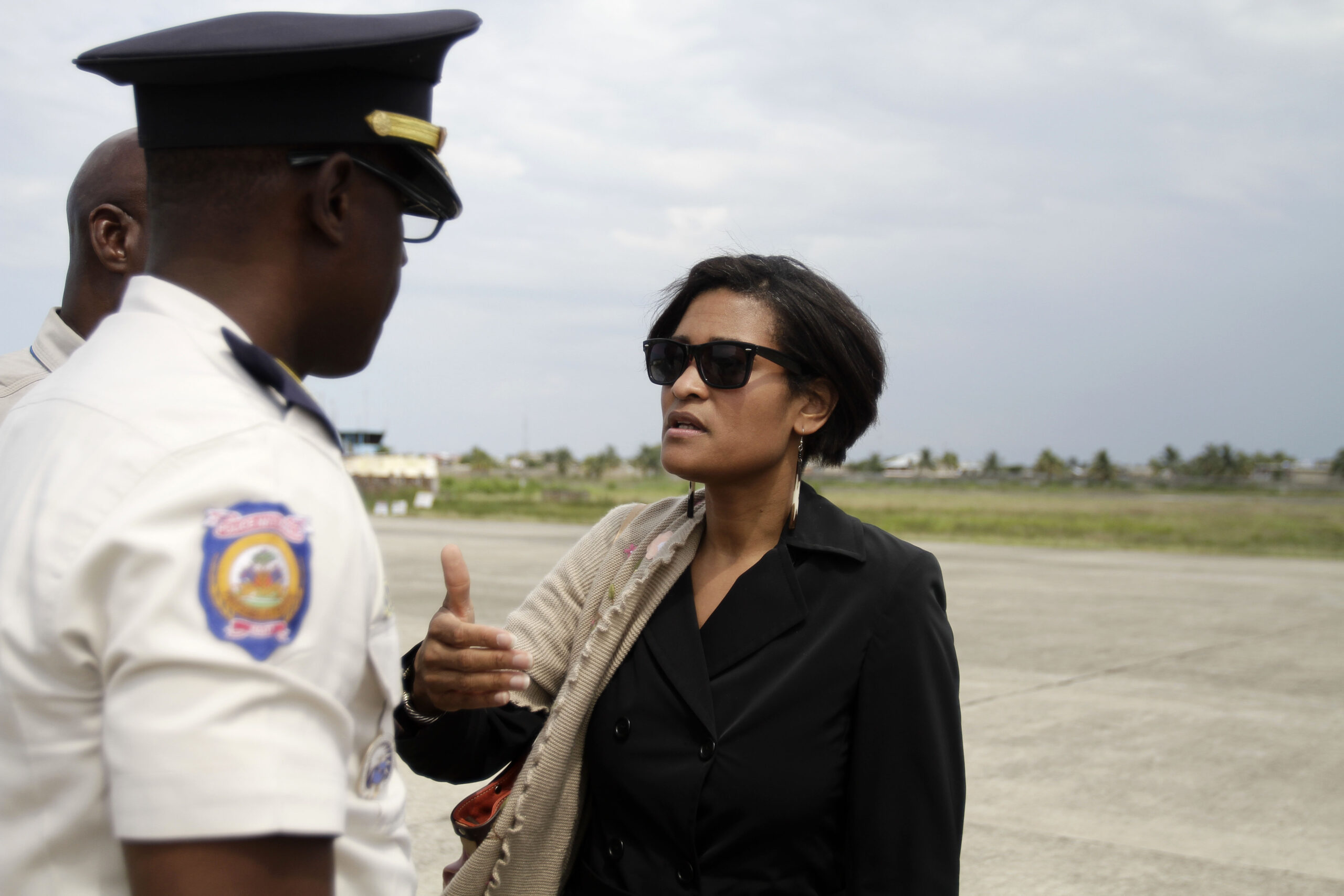 Clinton aide vows to destroy emails
