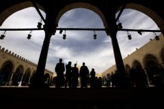 Egypt clamps hold over mosques to control message
