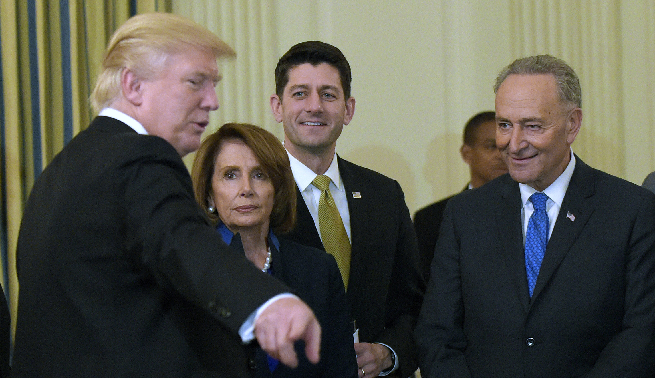 White House and GOP look to avoid immigration fight as shutdown looms