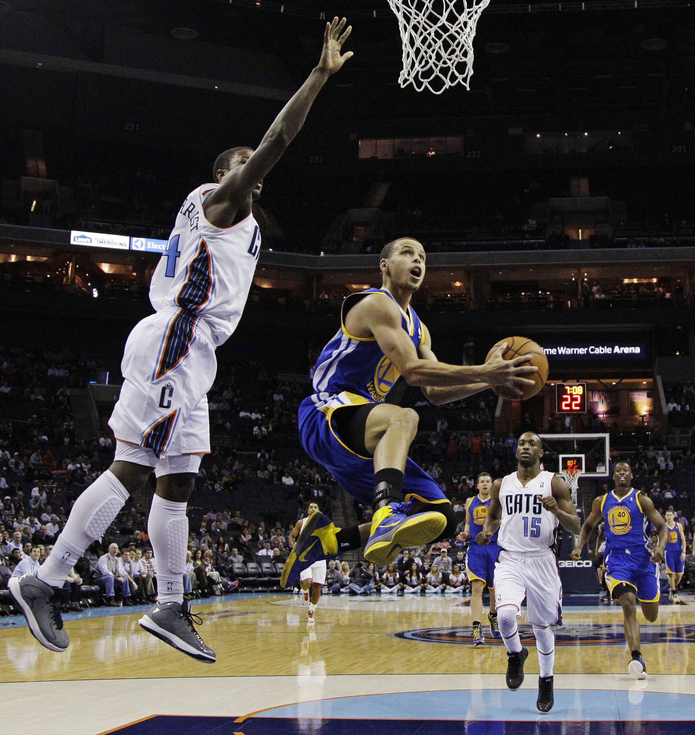 Curry scores 27 as Warriors beat Bobcats 104-96