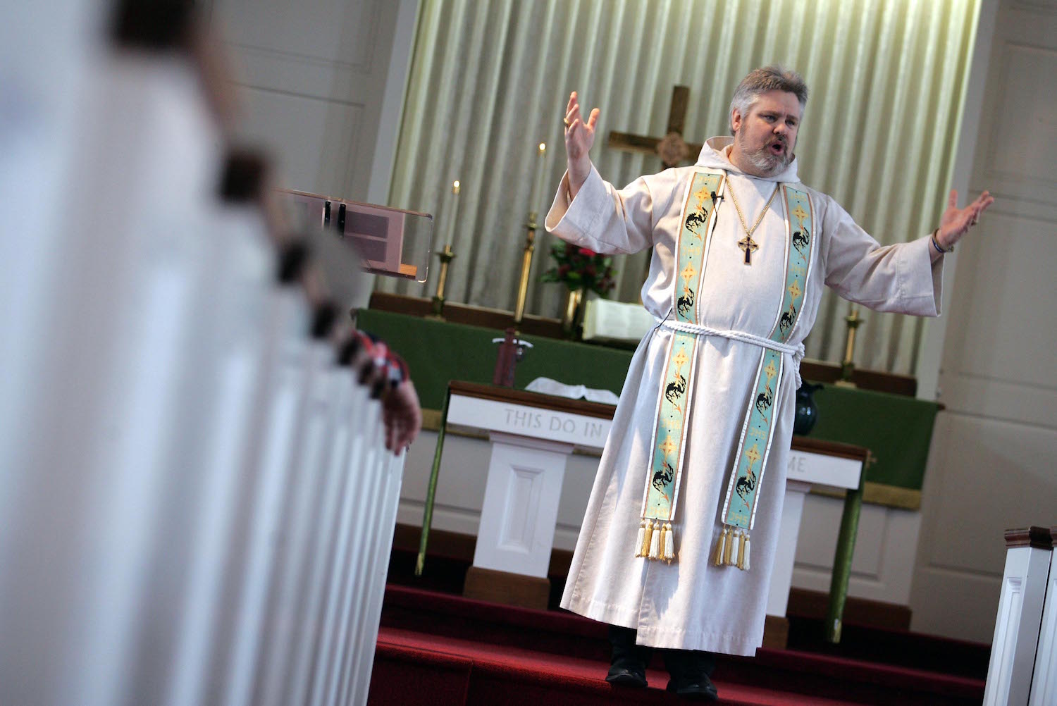 Report: Trump eyes order allowing more church politicking