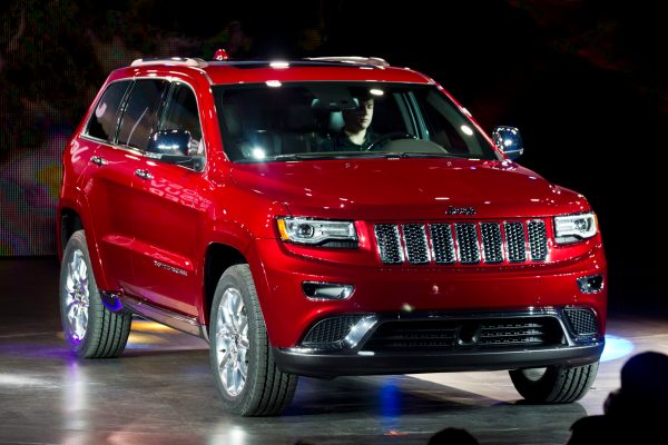 Chrysler recalls 184,215 SUVs for air bag defect
