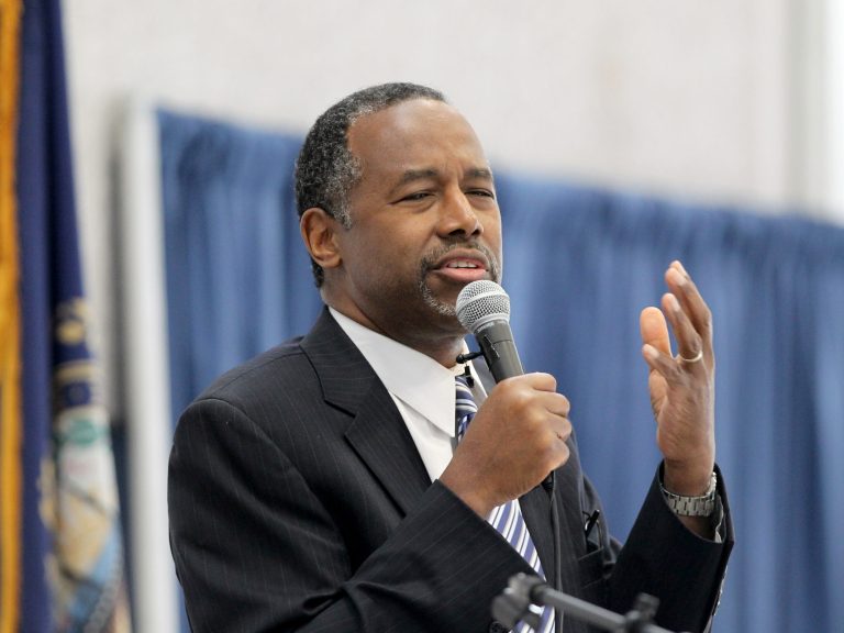 Republican presidential candidate and retired neurosurgeon Ben Carson speaks during an event at Manchester Community College, Sunday, May 10, 2015, in Manchester, N.H. (AP Photo/Mary Schwalm)