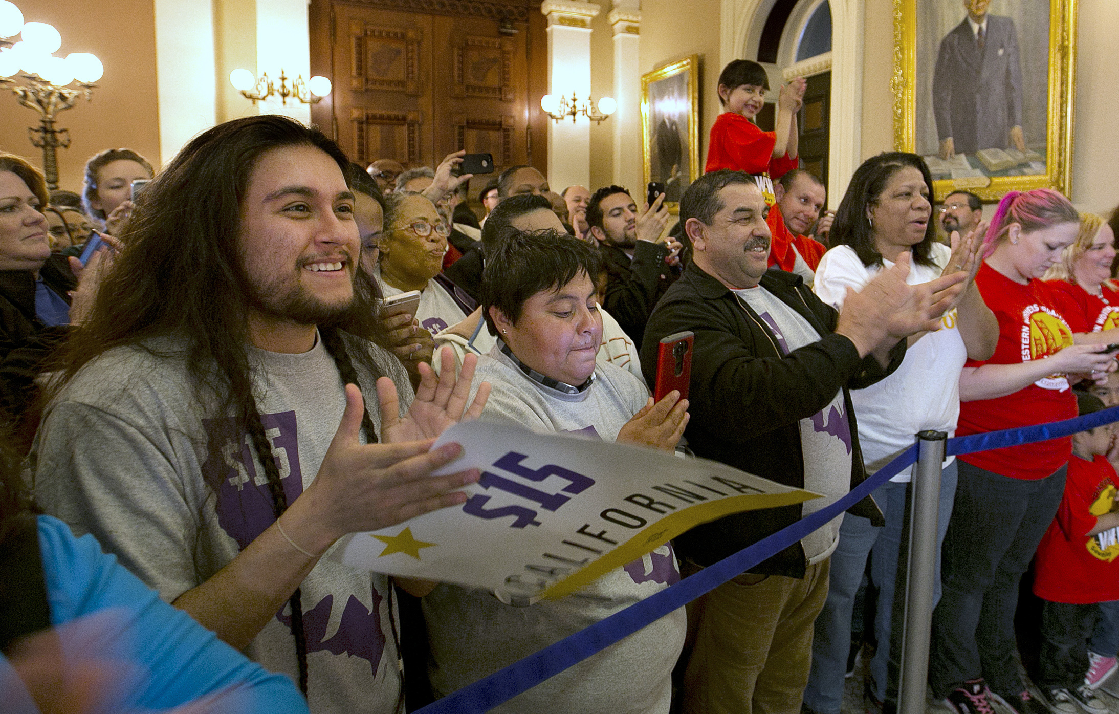Calif. legislature approves $15 minimum wage