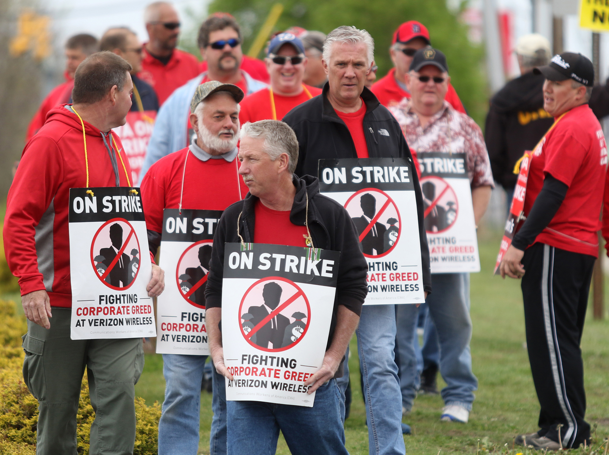 Verizon settles massive strike
