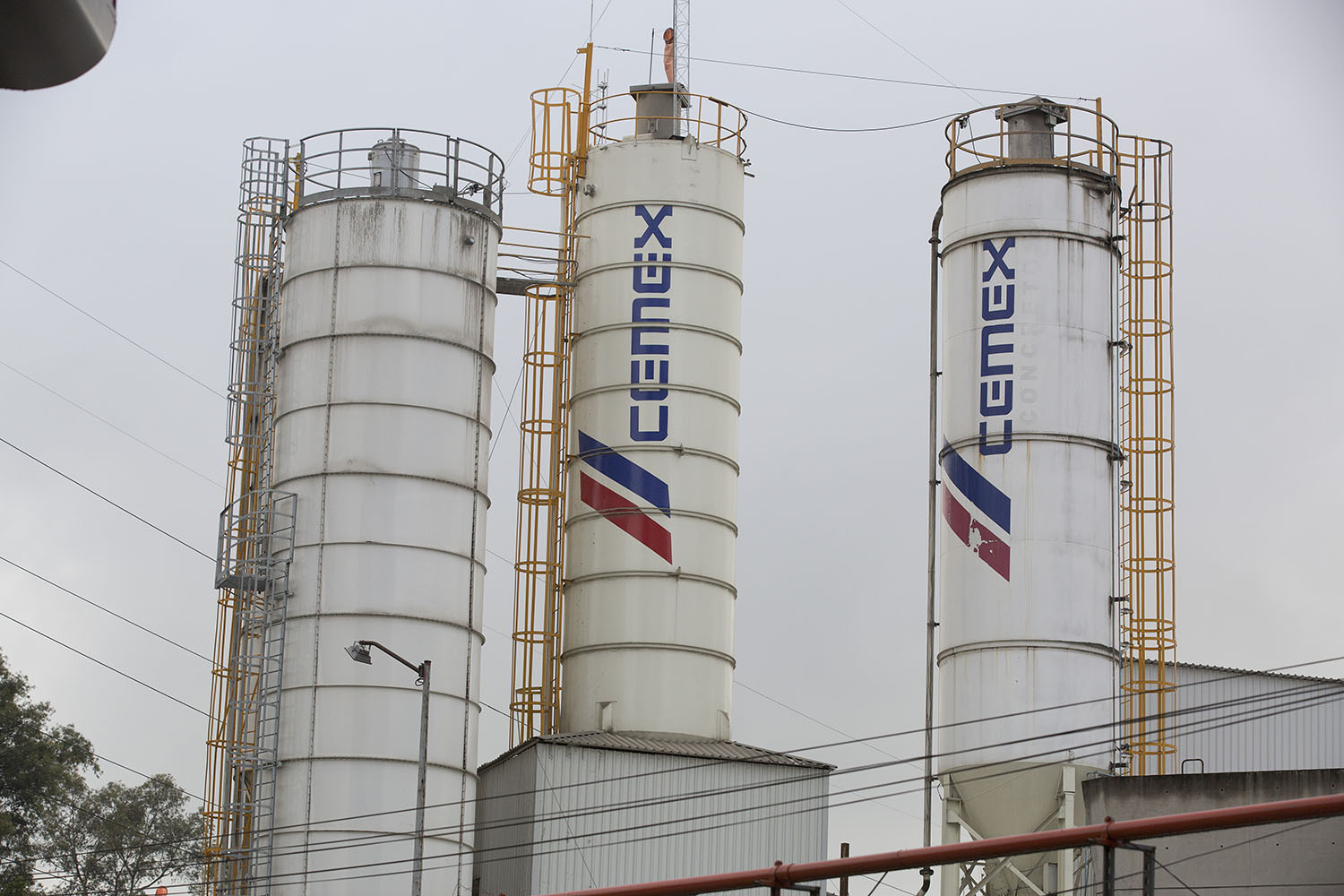 Cement giant goes from EPA darling to polluter