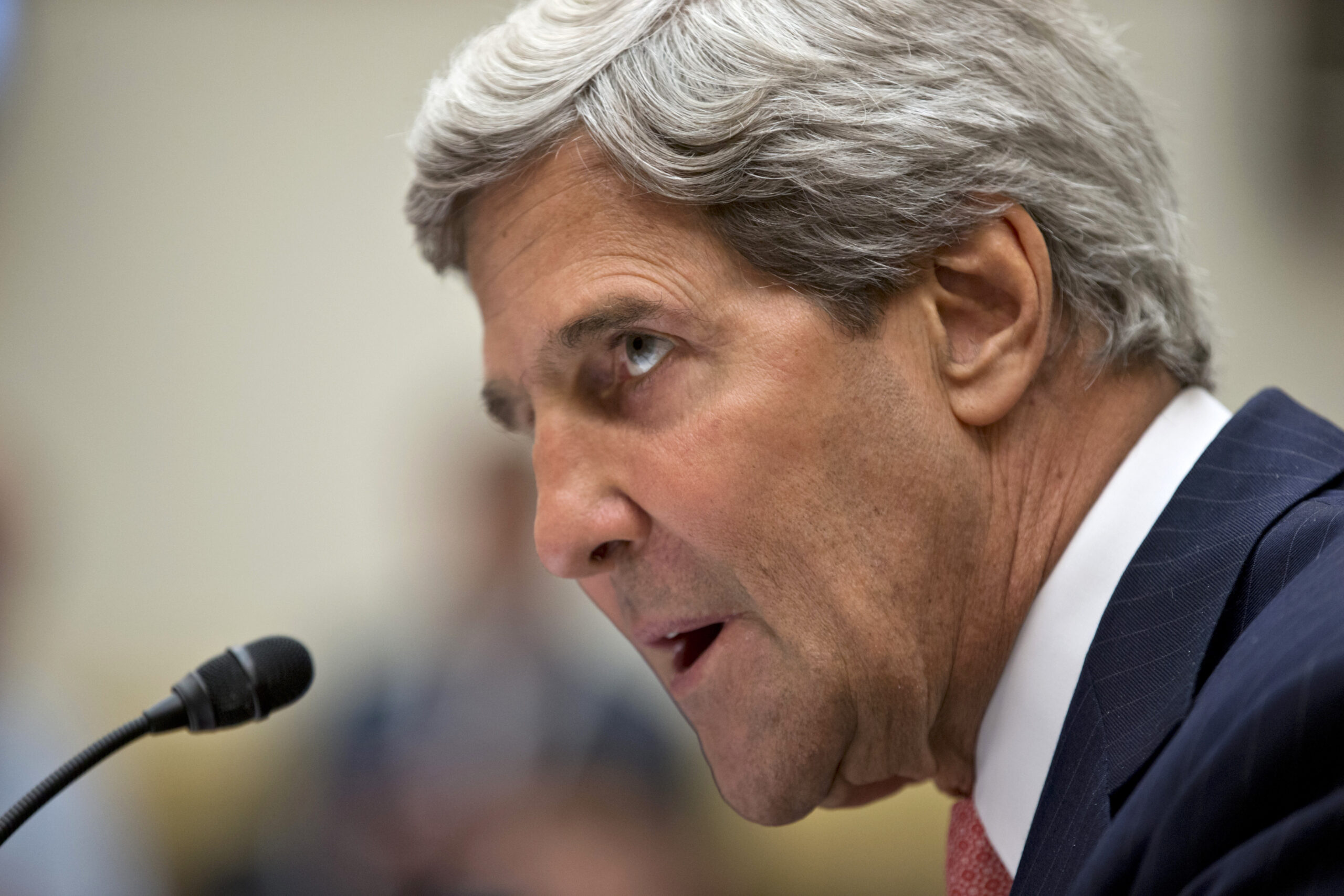 Obama lobbying lawmakers on Syria from overseas