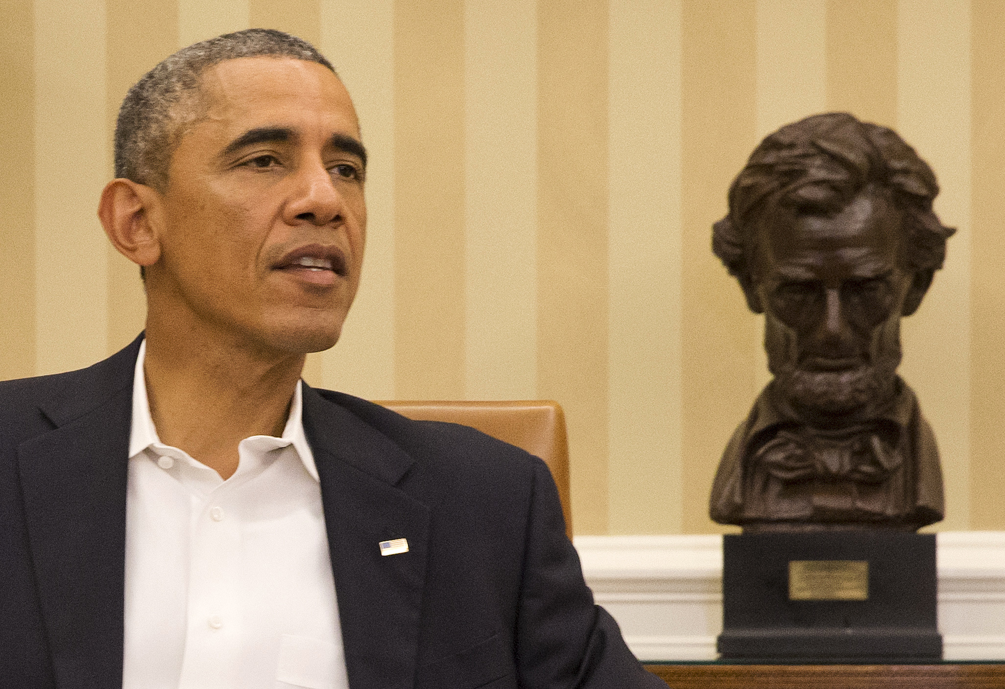Obama reviews foreign, domestic response to Ebola