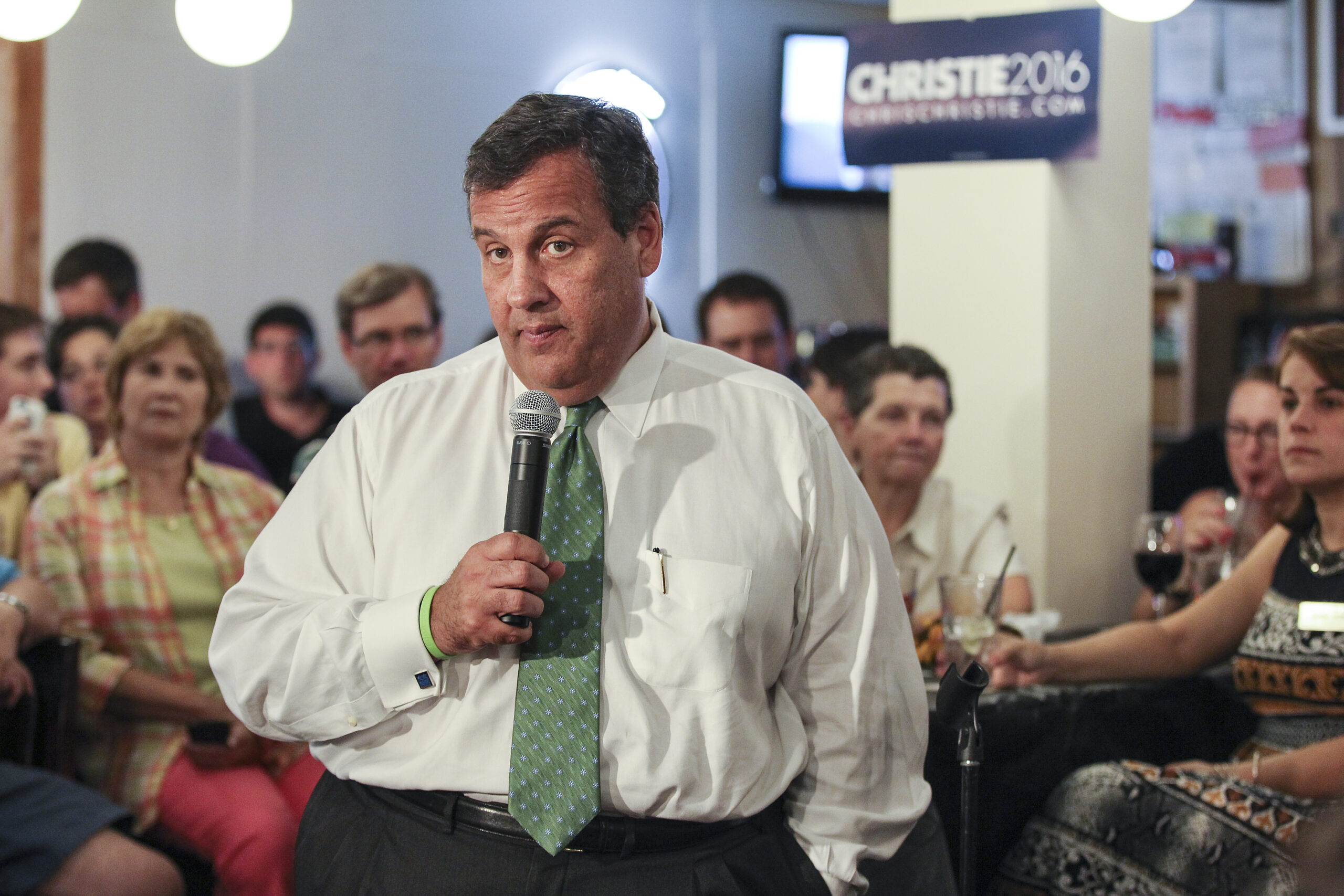 Christie channels Trump, blasts Jeb over ‘anchor babies’
