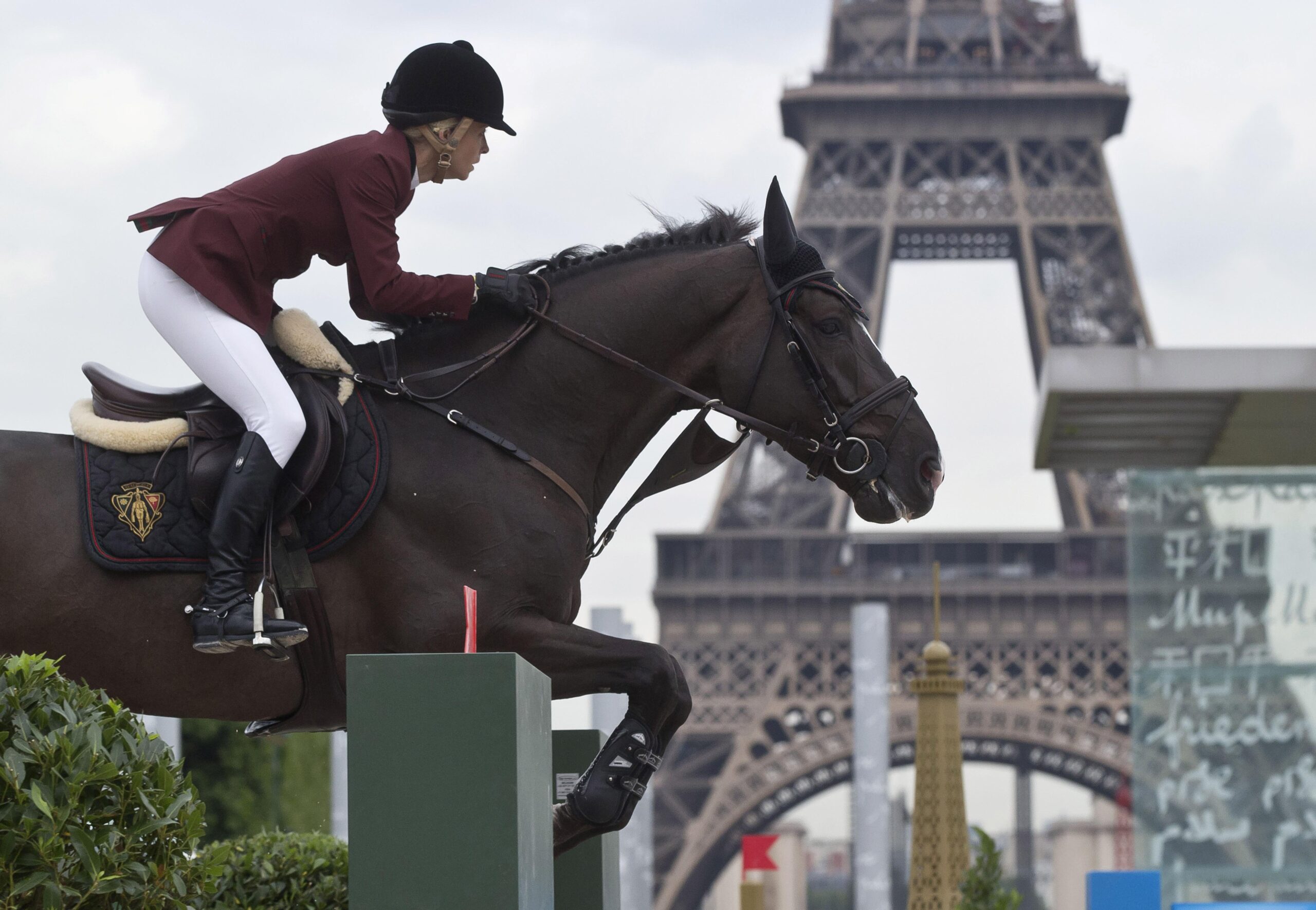 Glamorous riding event in shadow of Eiffel Tower