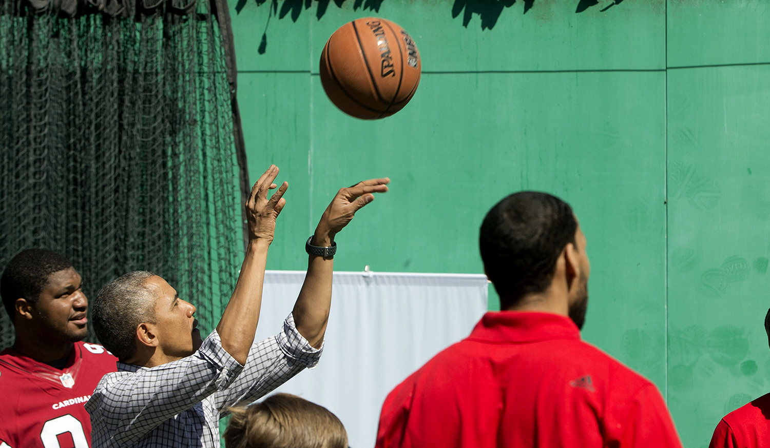 Obama sticks with basketball on Election Day