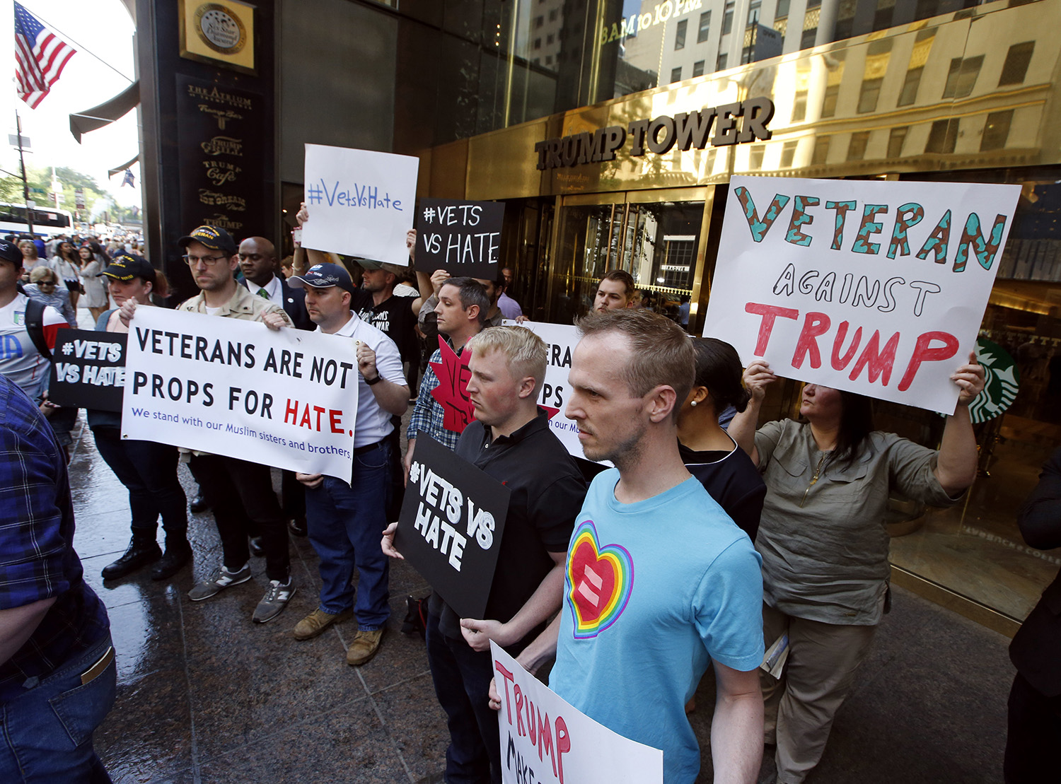 Dems target Trump over vet donations: ‘Don’t be fooled’