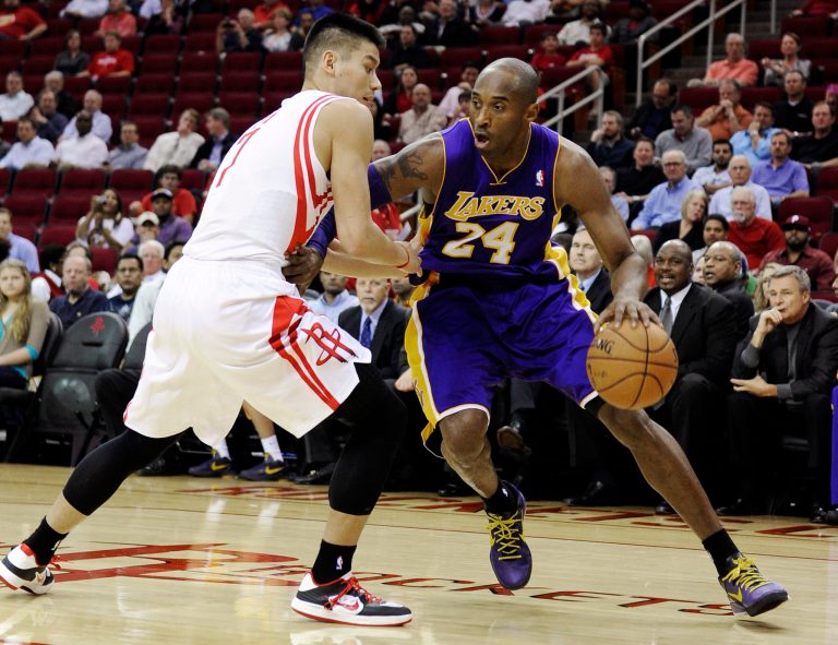   Los Angeles Lakers' Kobe Bryant (24) pushes against Houston Rockets' Jeremy Lin, left, in the first half of an NBA basketball game, Tuesday, Dec. 4, 2012, in Houston. (AP Photo/Pat Sullivan)  