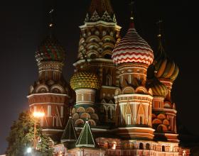 Suicide Bombers Kill 37 in Moscow