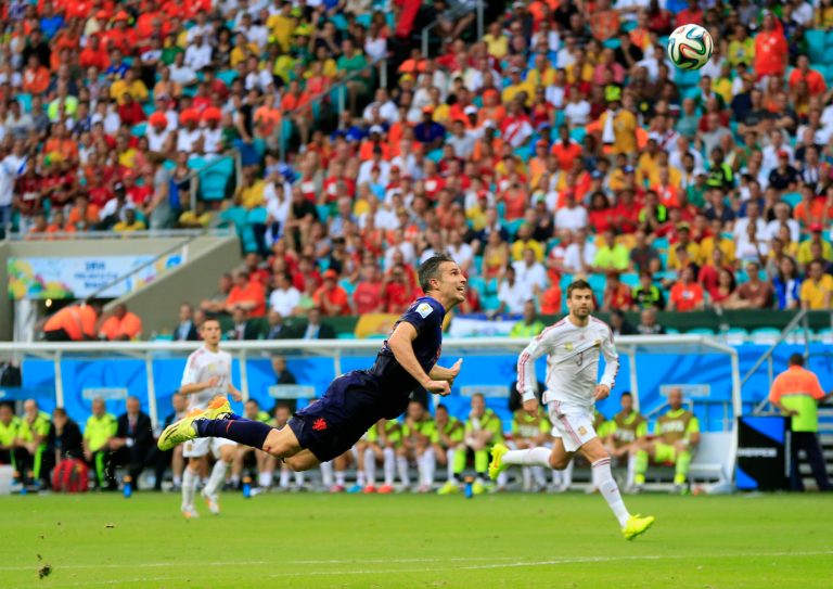 Netherlands' Robin van Persie scores a goal during the group B World Cup soccer match between Spain and the Netherlands at the Arena Ponte Nova in Salvador, Brazil, Friday, June 13, 2014. (AP Photo/Bernat Armangue)