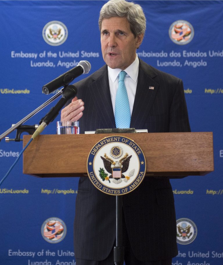 US Secretary of State John Kerry holds a media conference in Luanda, Angola, Monday, May 5, 2014. Kerry on May 4, praised oil-rich Angola's leadership role in efforts to solve long-drawn out conflicts on the African continent, and suggested the need to set a date for democratic elections. (AP Photo / Saul Loeb)
