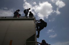 Right fumes as business supports Obama’s immigration executive action