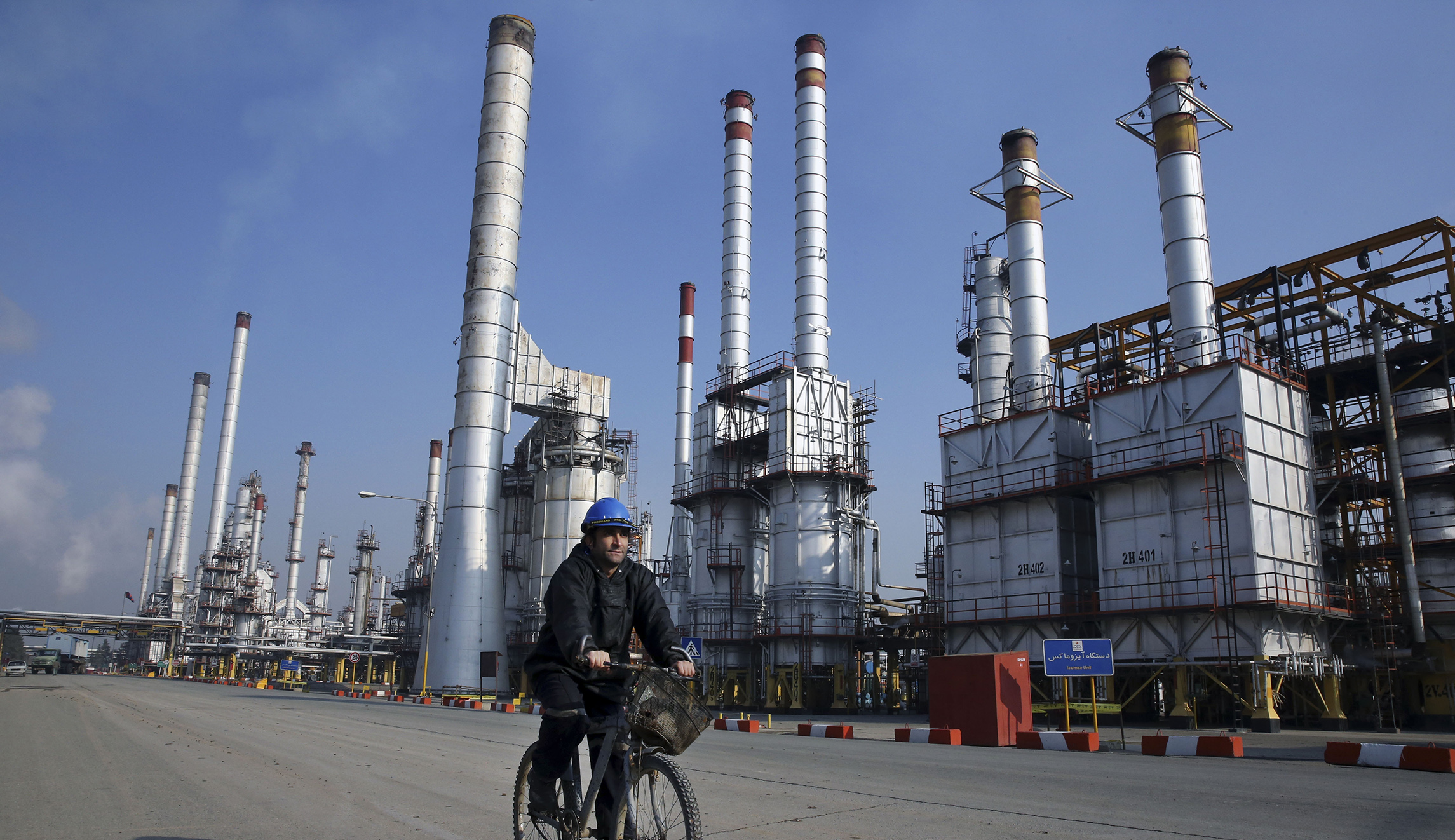 Iran’s oil revenue plummets as US oil exports grow