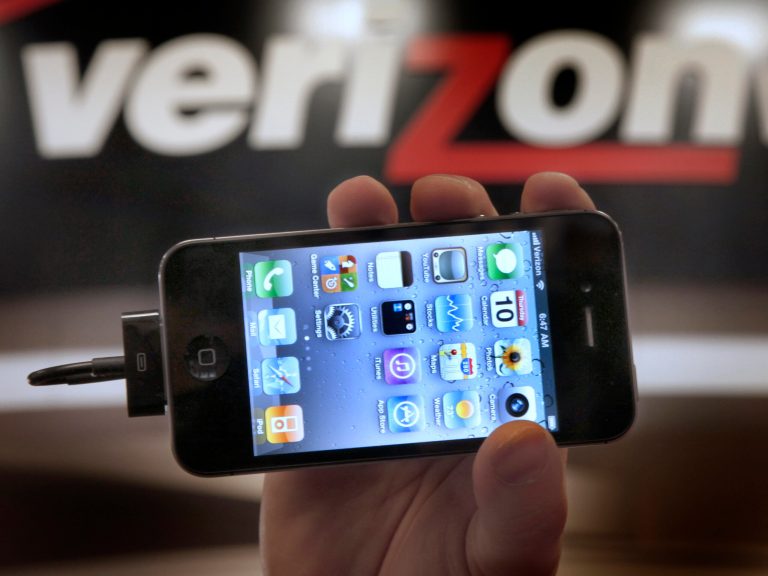   FILE - In this Feb. 10, 2011 file photo, Chris Cioban, manager of the Verizon store in Beachwood, Ohio, holds up an Apple iPhone 4G. Verizon Wireless, the nation's largest cellphone company, announced Tuesday, June 12, 2012, that is dropping nearly all of its phone plans in favor of pricing schemes that encourage consumers to connect their non-phone devices, like tablets and PCs, to Verizon's network. (AP Photo/Amy Sancetta, File)  