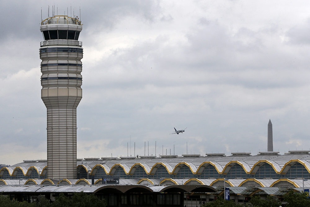 Senate FAA bill rejects privatization of air traffic controllers