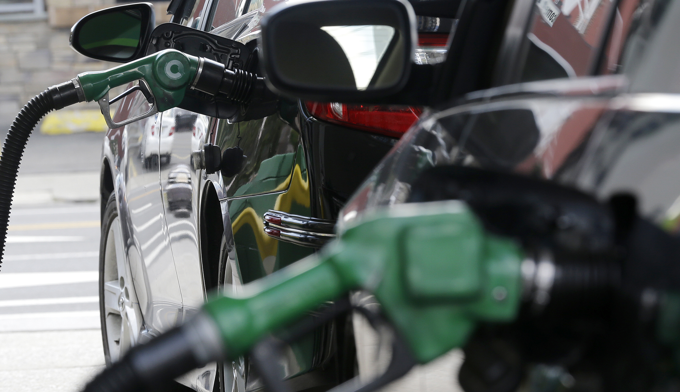 EPA not looking to fight California on fuel-efficiency standards, official says