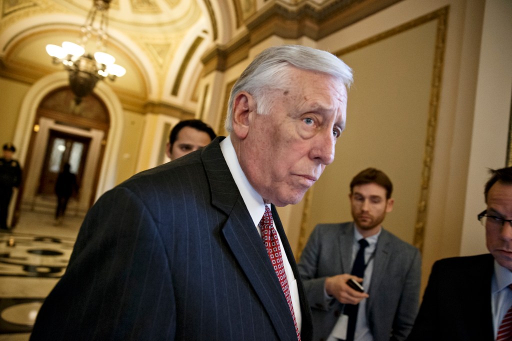 Hoyer: Democrats will vote against spending bill if ‘Trumpcare’ vote held this week