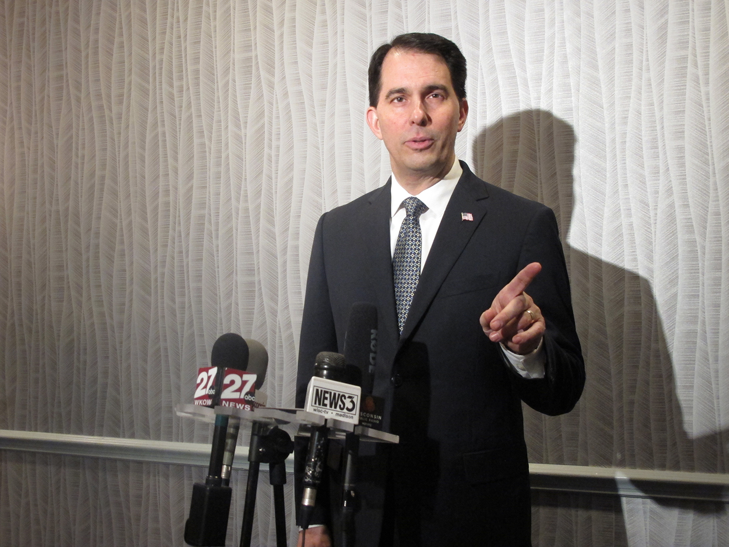 Scott Walker cancels Easter Egg Hunt due to search for armed fugitive