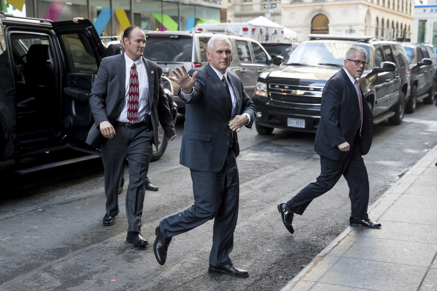 Pence’s motorcade hits DC reserve police officer