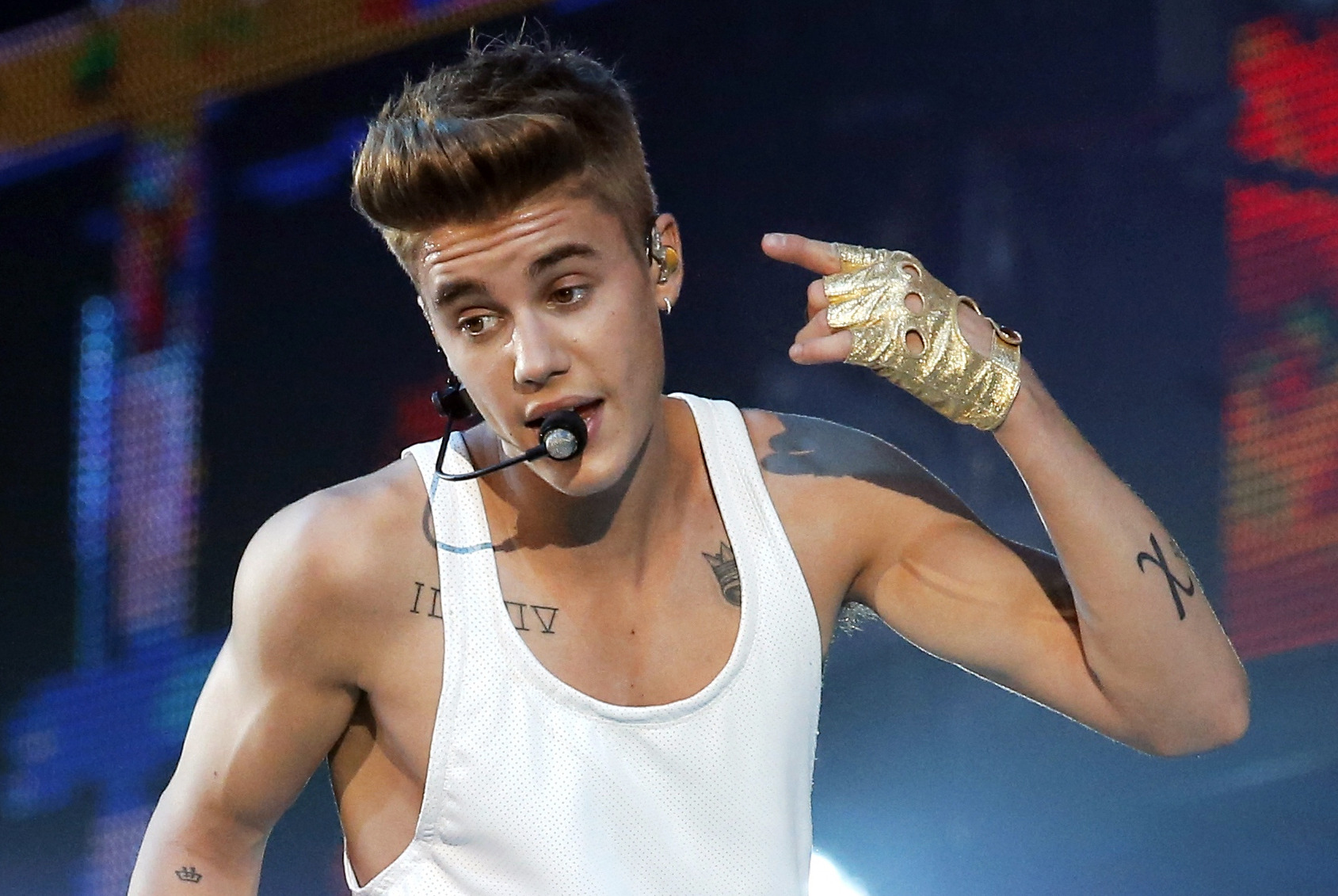 Bieber charged with assault over photo incident