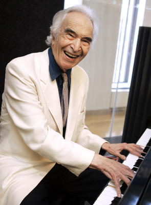 Jazz legend Dave Brubeck rehearses at Sirius Satellite Radio studios in New York in 2007. (AP Photo/Richard Drew, File)