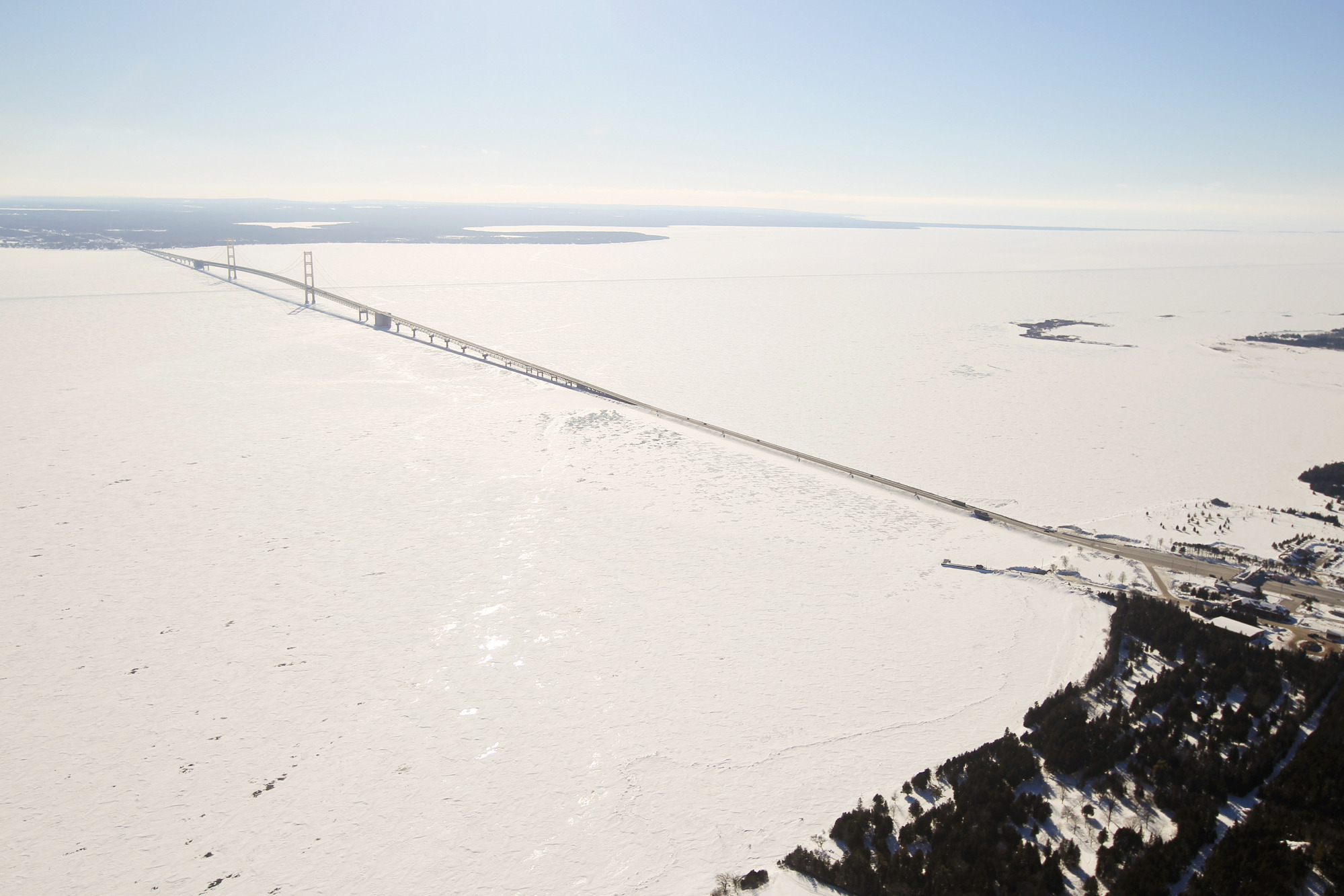 Sunken Great Lakes oil pipeline in Michigan raises spill fears