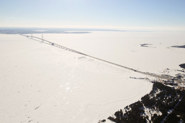 Sunken Great Lakes oil pipeline in Michigan raises spill fears