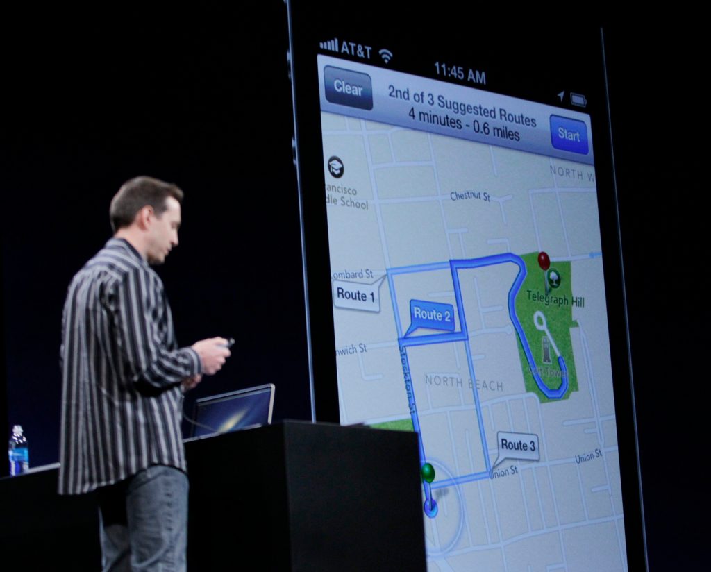 New Apple mobile software gets maps, Siri updates