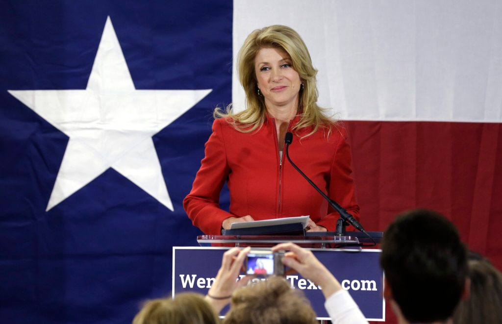 Davis replaces campaign manager amid struggles