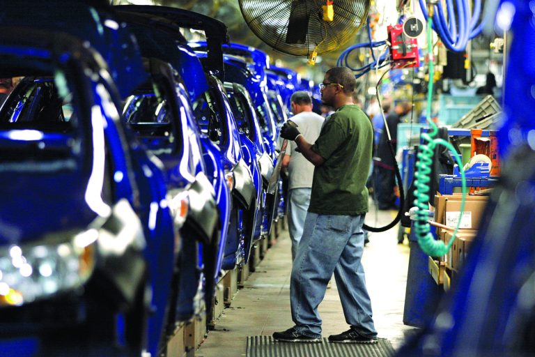 A new federal report finds that wages declined in 2011, only the fifth time in 33 years. (Photo by Bill Pugliano/Getty Images)